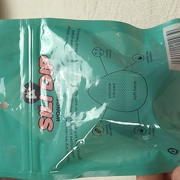 AOA Makeup Blenders, Blender Travel Covers & Mixing Palette - Picture 5 of 9